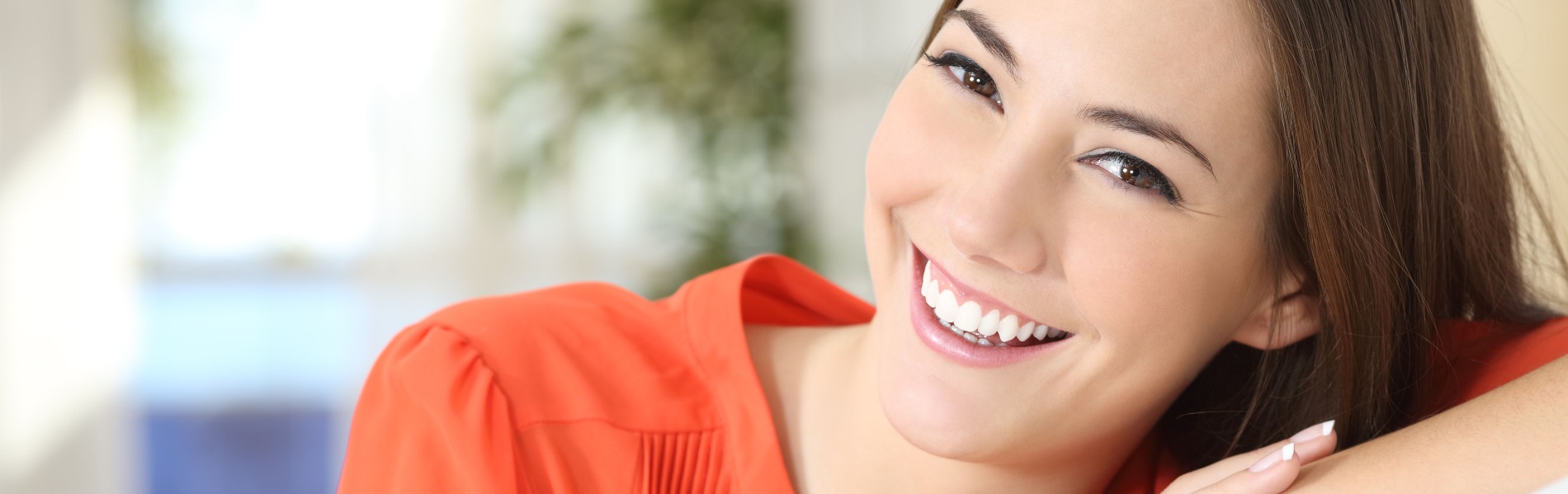 A young, smiling woman portrays the concept of dental care Tucson at Discovery Smiles Dentistry.